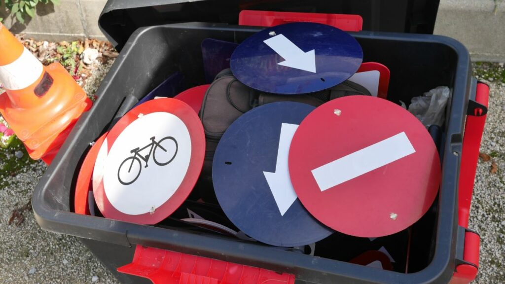 Panneaux routiers pour l'éducation routière